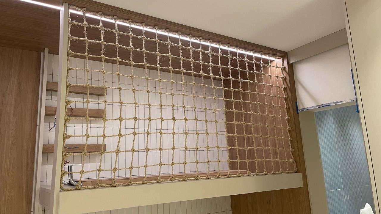 Malha de corda náutica em fechamento decorativo